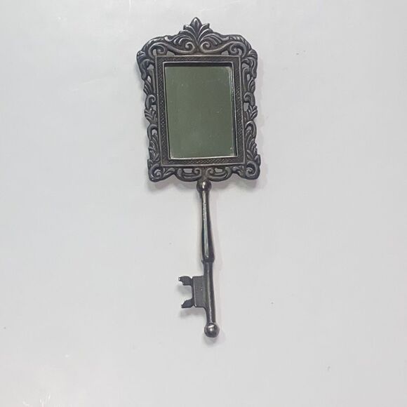 Vintage Style Hand Mirror Skeleton Key Picture Frame Wonderland Made In India - Picture 11 of 12